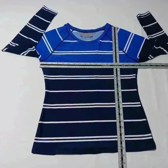 Athleta long sleeve pull over.  Ladies Size M - Picture 3 of 8